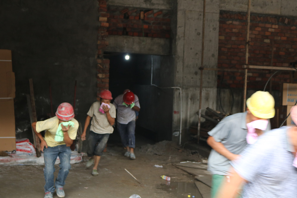 福建易順建筑工程有限公司“東升商城”工程2017年度《安全生產月》消防、救援應急演練